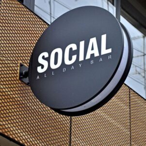 Hộp đèn quảng cáo